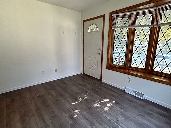 3rd image of 1543-1545 Avon St #1543