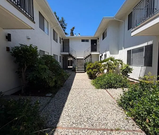 300 Warren Ave #2 — Photo 33