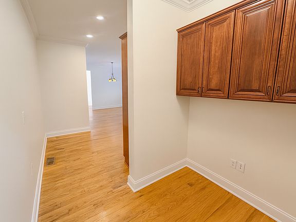 5th image of 736 River North Blvd