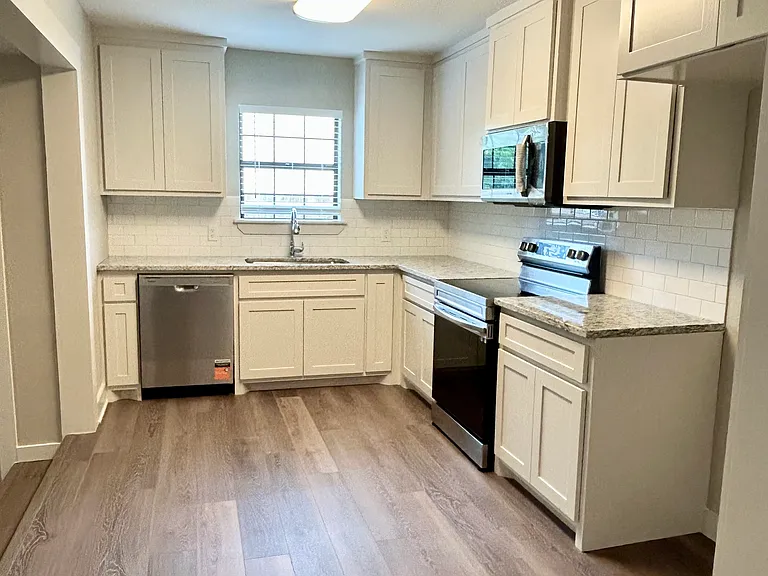 1606 N Travis St — Photo 8