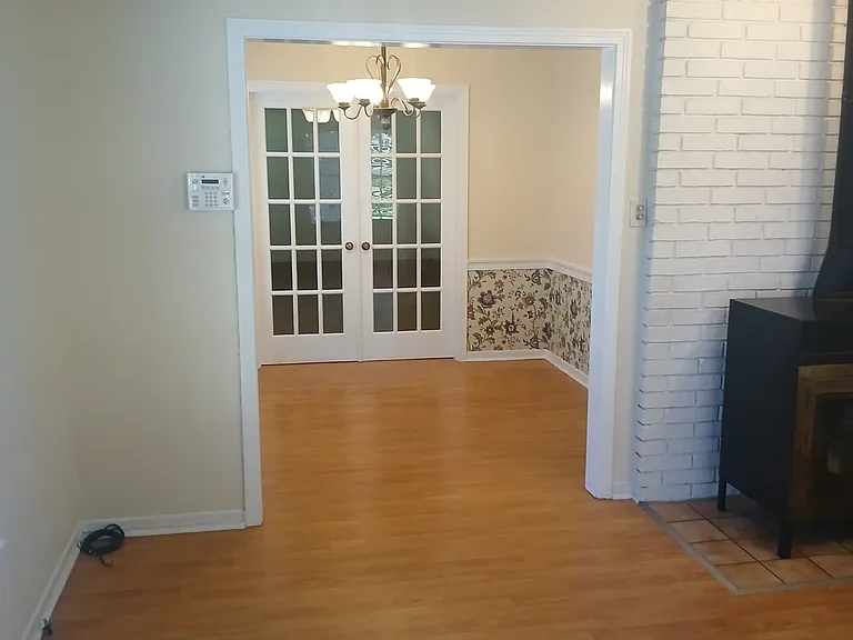 920 Iris St — Photo 5