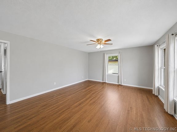4th image of 605 N C Ave
