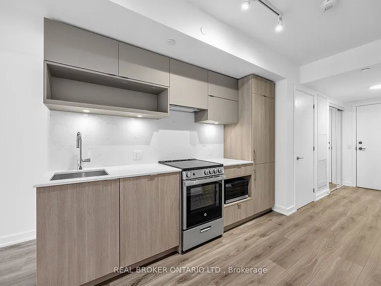 100 Queen St E #1912 — Photo 3