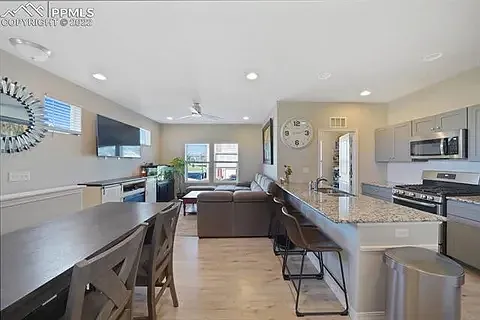 970 Grissom Dr — Photo 8