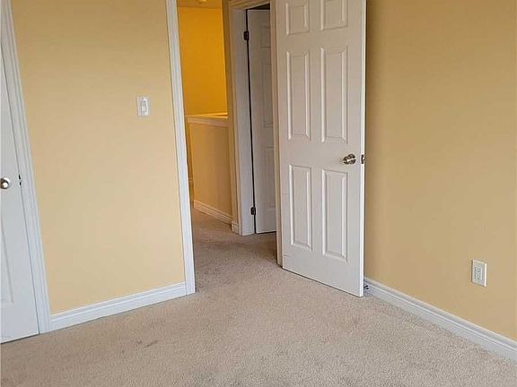 4th image of 420 Linden Dr #70