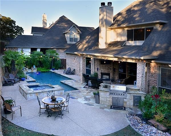 1st image of 716 Lakeway Dr
