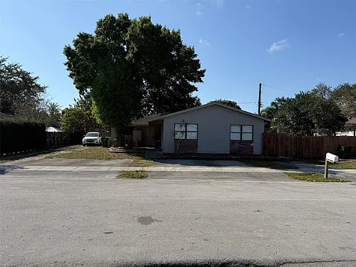 6140 SW 43rd St Photo 1