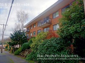 911 N 73rd St, Seattle, WA