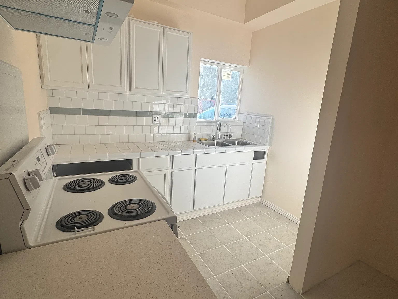 2 bed, 585 sqft, $2,700 — Photo 3