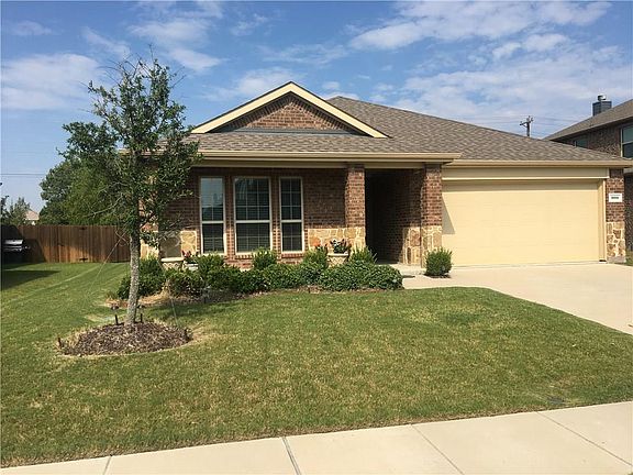 2nd image of 900 English Ivy Dr