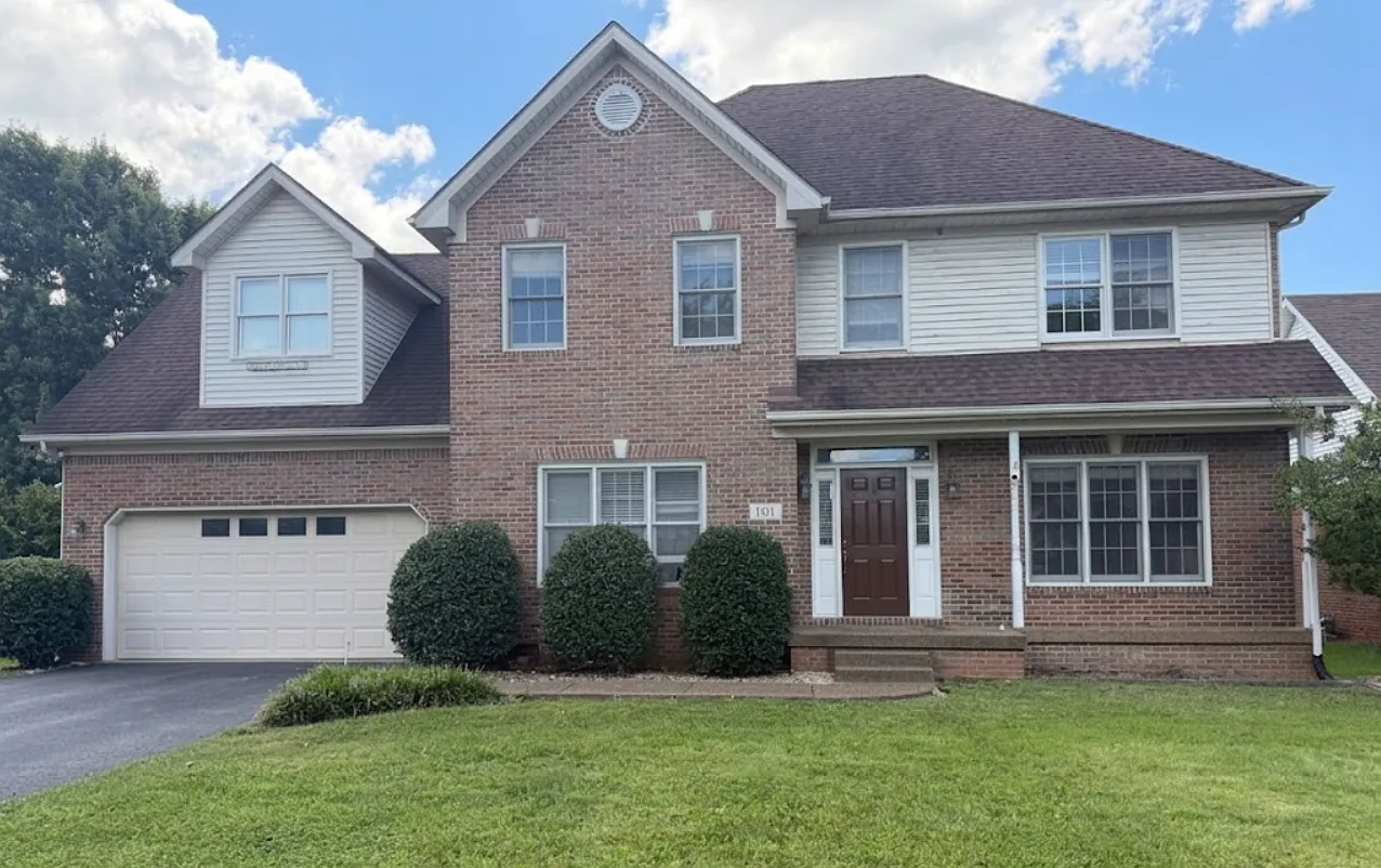 4 bed, 2.5 bath, 2419 sqft, $2,300 — Photo 1