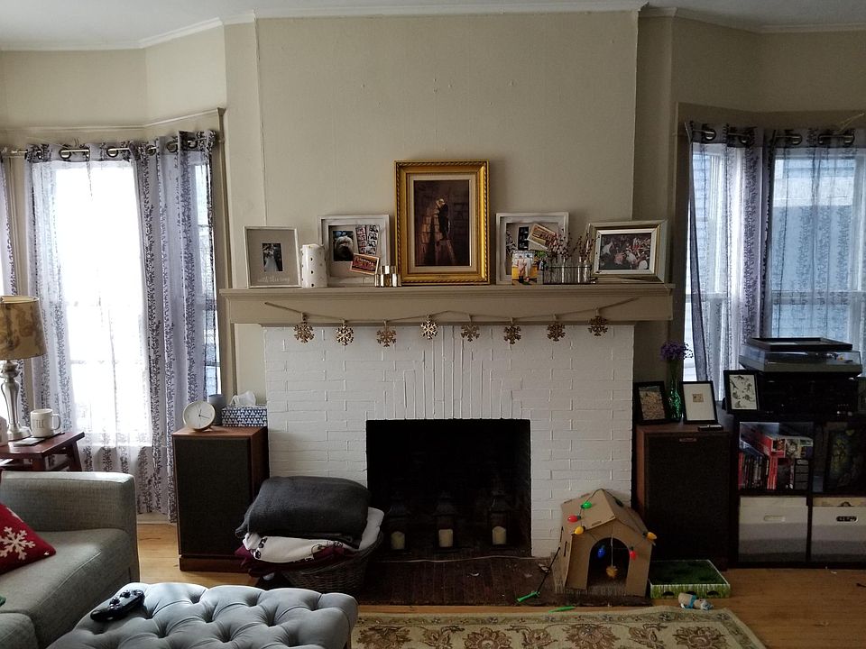Photos limited as the current tenants have their belongings in there.