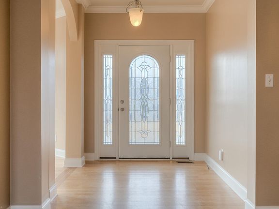 2nd image of 105 Cedar Bluff Dr
