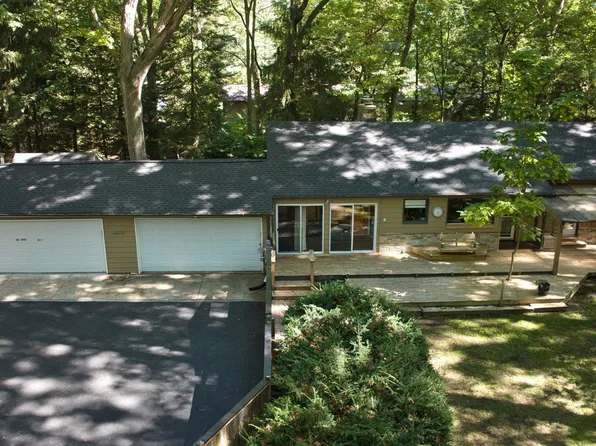 22215 Carleton Ave, Southfield, MI 48033