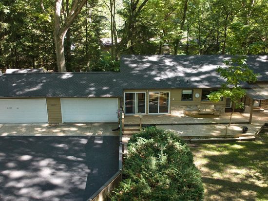 22215 Carleton Ave, Southfield, MI 48033