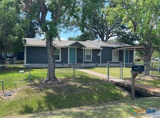 507 W Cypress St, Edna, TX 77957