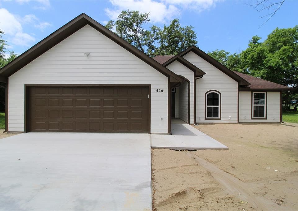 1st image of 426 Oak Leaf Trl