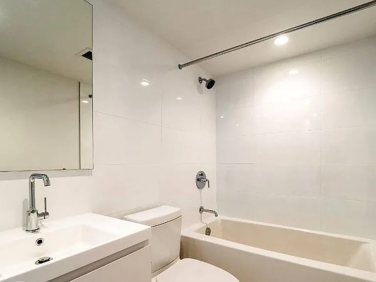 1133 Hornby St — Photo 9