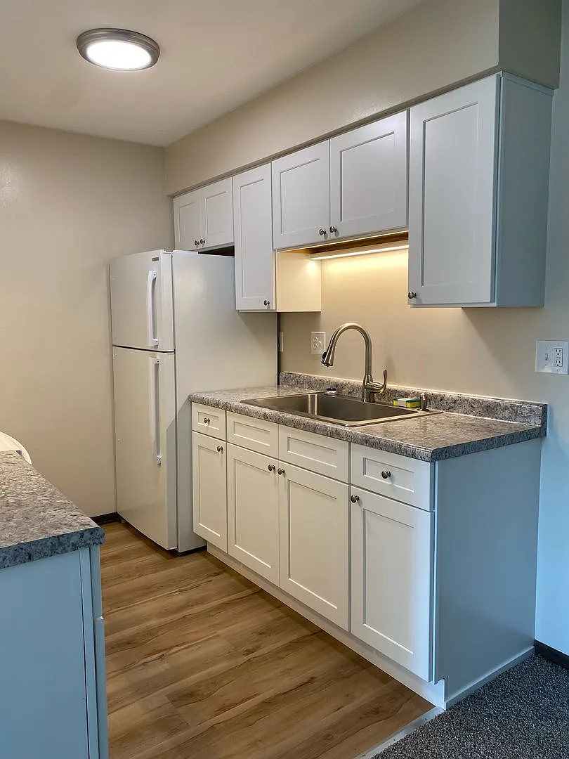 Parkside Apartments — Photo 3