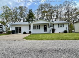 17 Edgewood Ln, Spencer, WV 25276