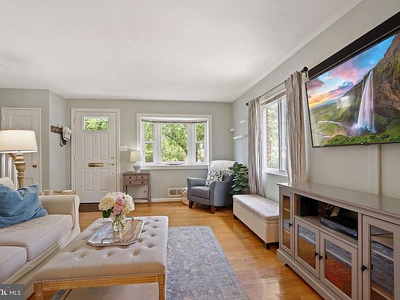 5th image of 21-A E Myrtle St Unit A