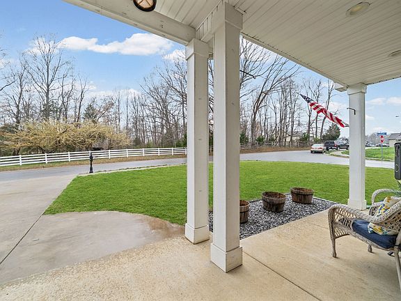 3rd image of 174 Towes Ln