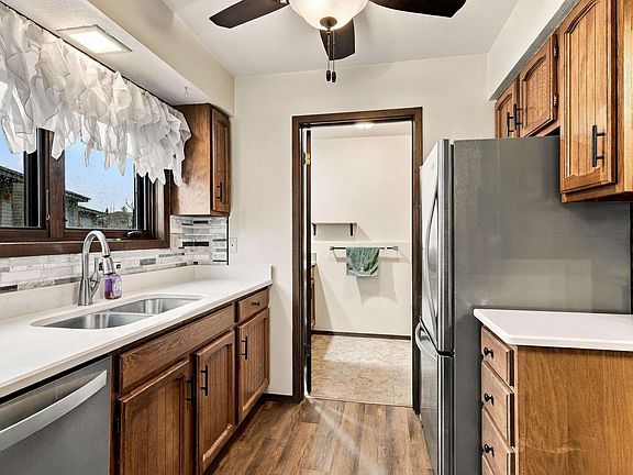 4th image of 885 Stone Ridge Pl