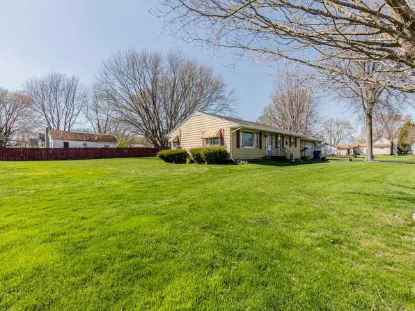 633 S Park St, Sheffield, IL 61361