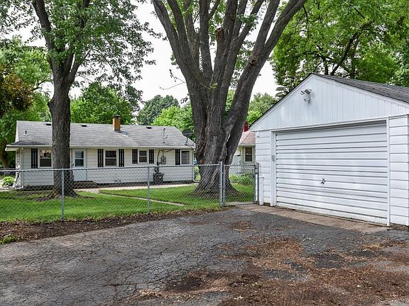 2nd image of 1581 Sherwood Ave