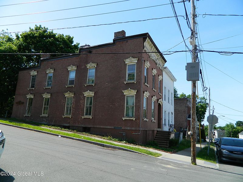 2nd image of 840 2nd Street