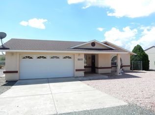 17543 E Trails End Rd, Mayer, AZ 86333