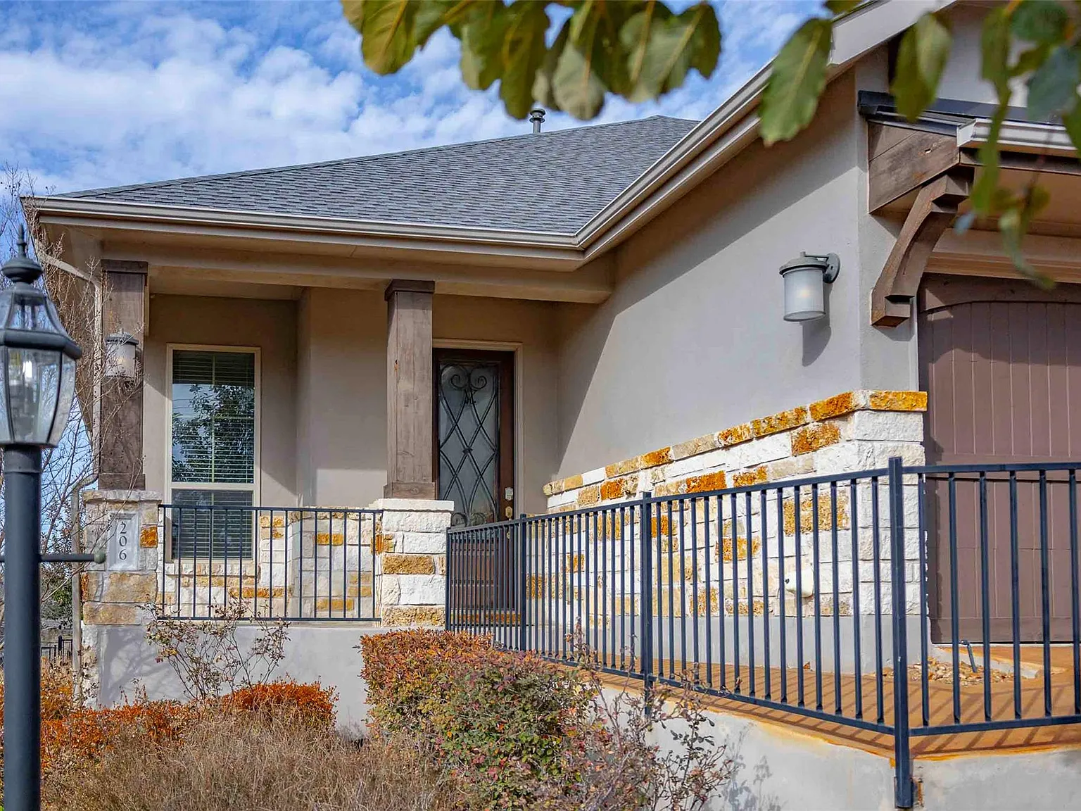 3 bed, 2.5 bath, 1720 sqft, $2,900 — Photo 1