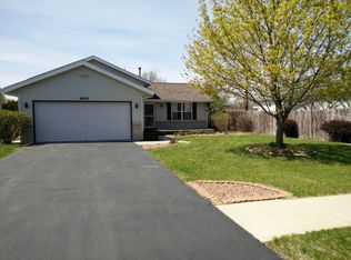 8828 Wakefield Dr, Machesney Park, IL 61115
