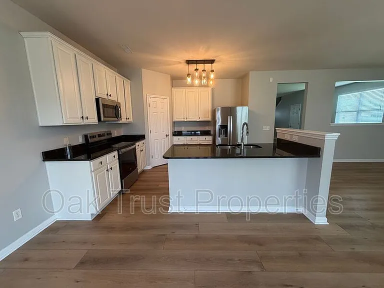 701 Greymohr Ln — Photo 8
