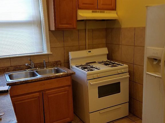 2nd image of 10850 S Wabash Ave #1