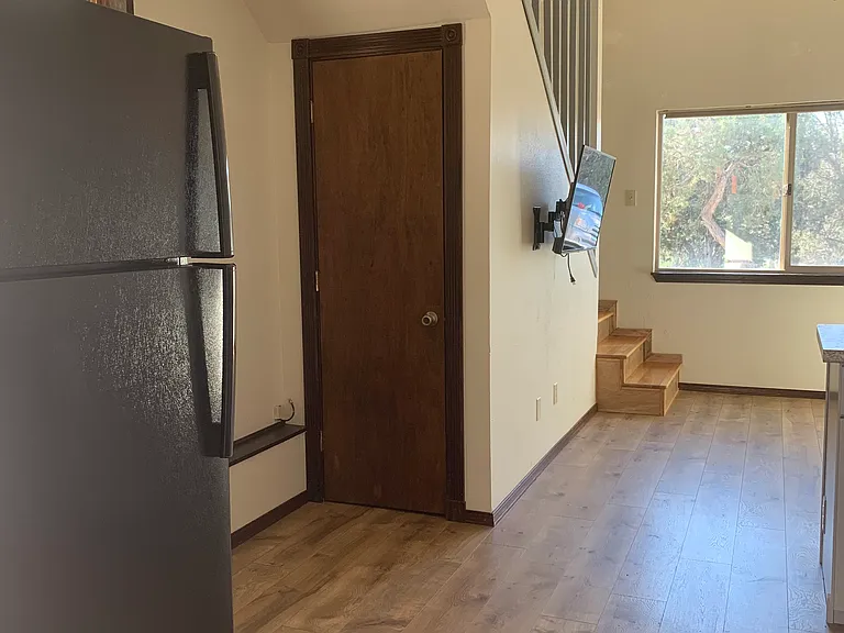 519 Trestle Ln #B — Photo 8
