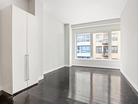 3rd image of 111 Fulton St APT 822