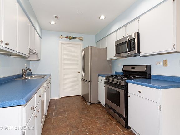 3rd image of 7913 Knottingham Cir APT B