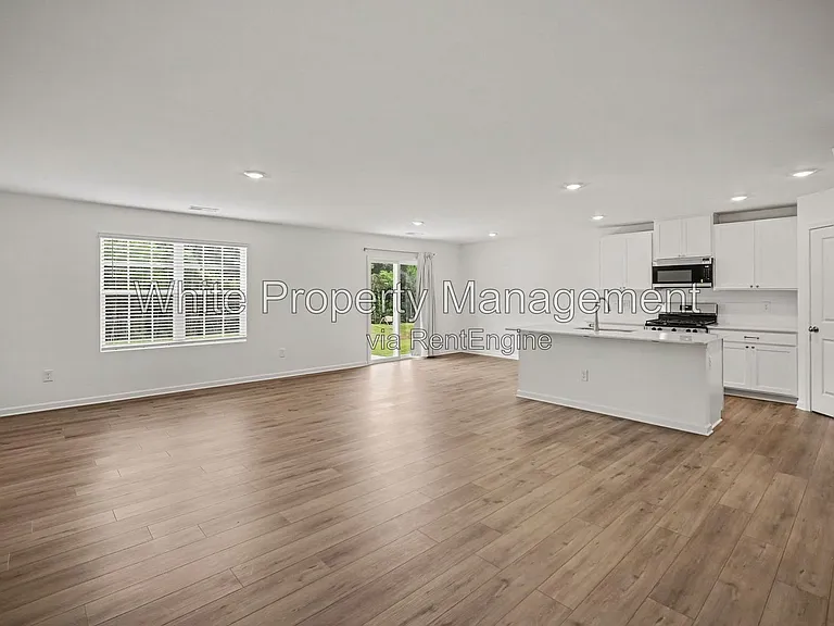 319 W 18th St — Photo 3