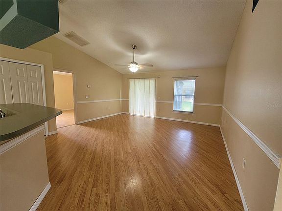 3rd image of 723 Bobolink Ct