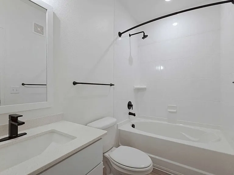Tropia Luxury Apartments — Photo 74