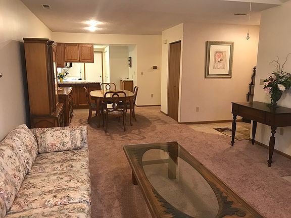 5th image of 42 Ashford Dr