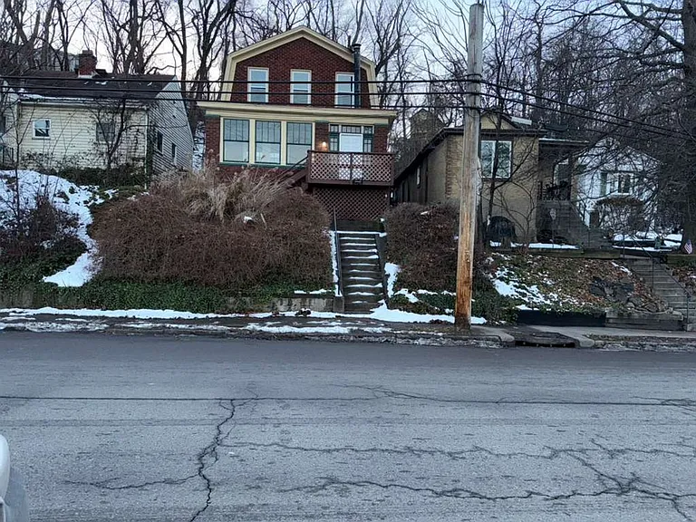 207 Singer Ave — Photo 6