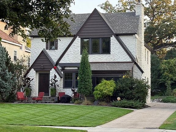 2nd image of 211 W Minnehaha Pkwy
