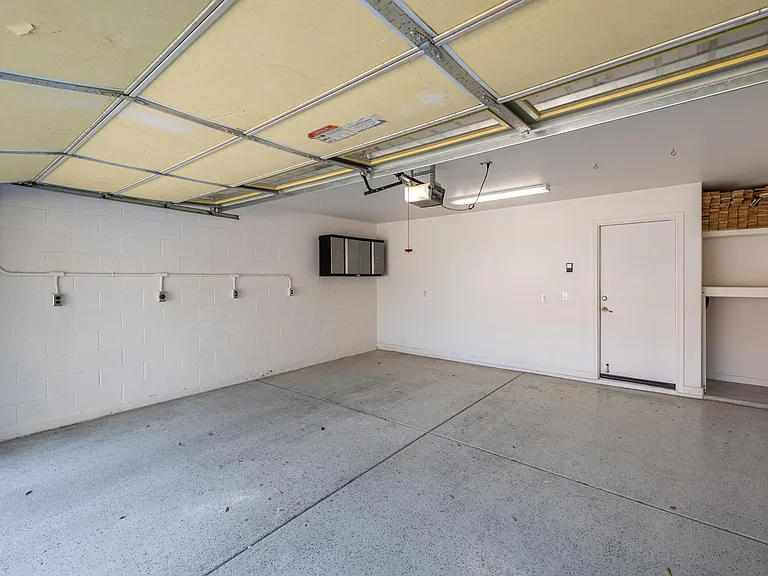 3435 E Lance Ln — Photo 35