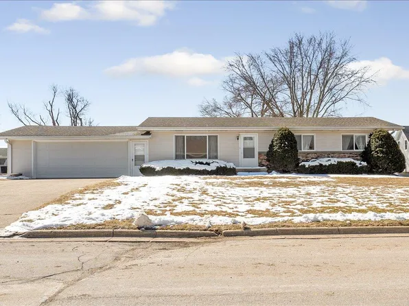 24 3rd St, Woodbine, IA 51579