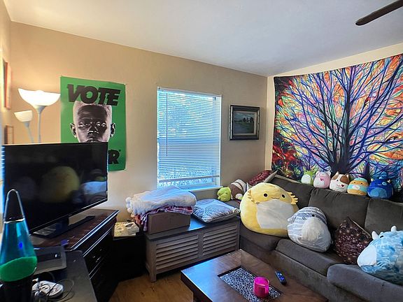 3rd image of 815 NW 6th Ave
