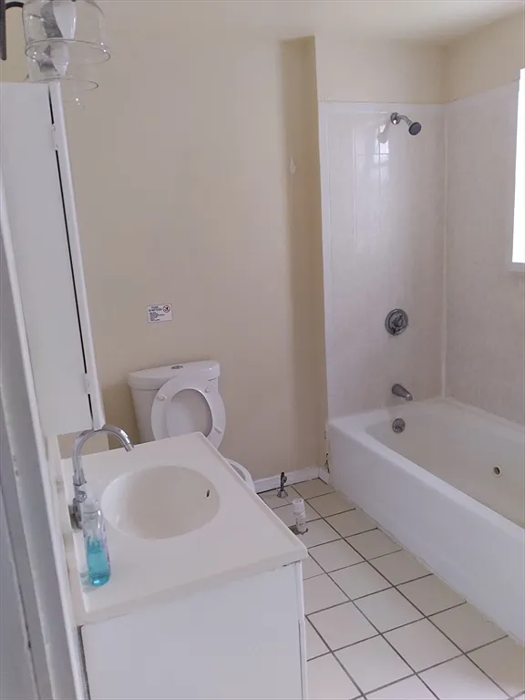 4 bed, 1.0 bath, 1400 sqft, $3,400 — Photo 4