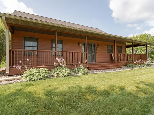 191 Pearson Dr, Saint Charles, MN 55972