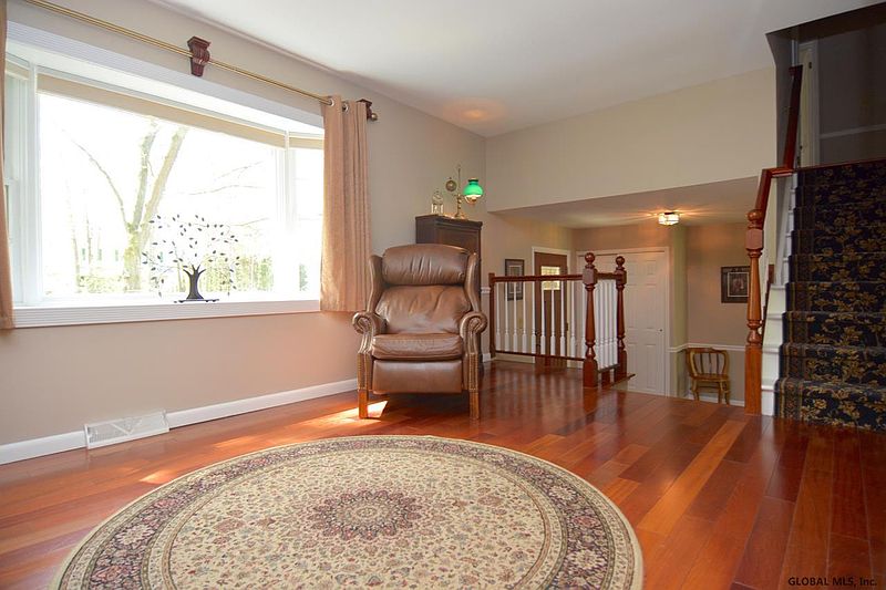 4th image of 10 WESTCHESTER Drive